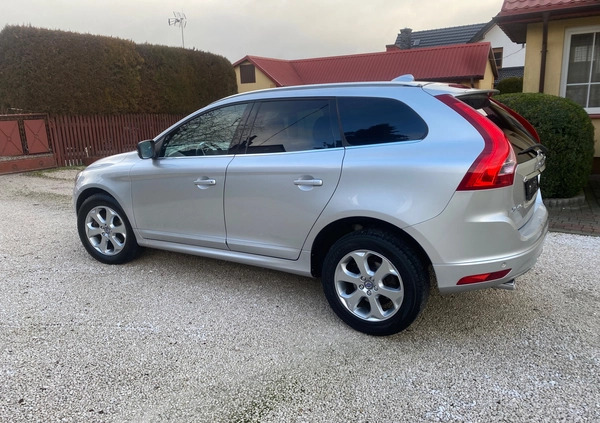 Volvo XC 60 cena 79999 przebieg: 125000, rok produkcji 2017 z Staszów małe 781